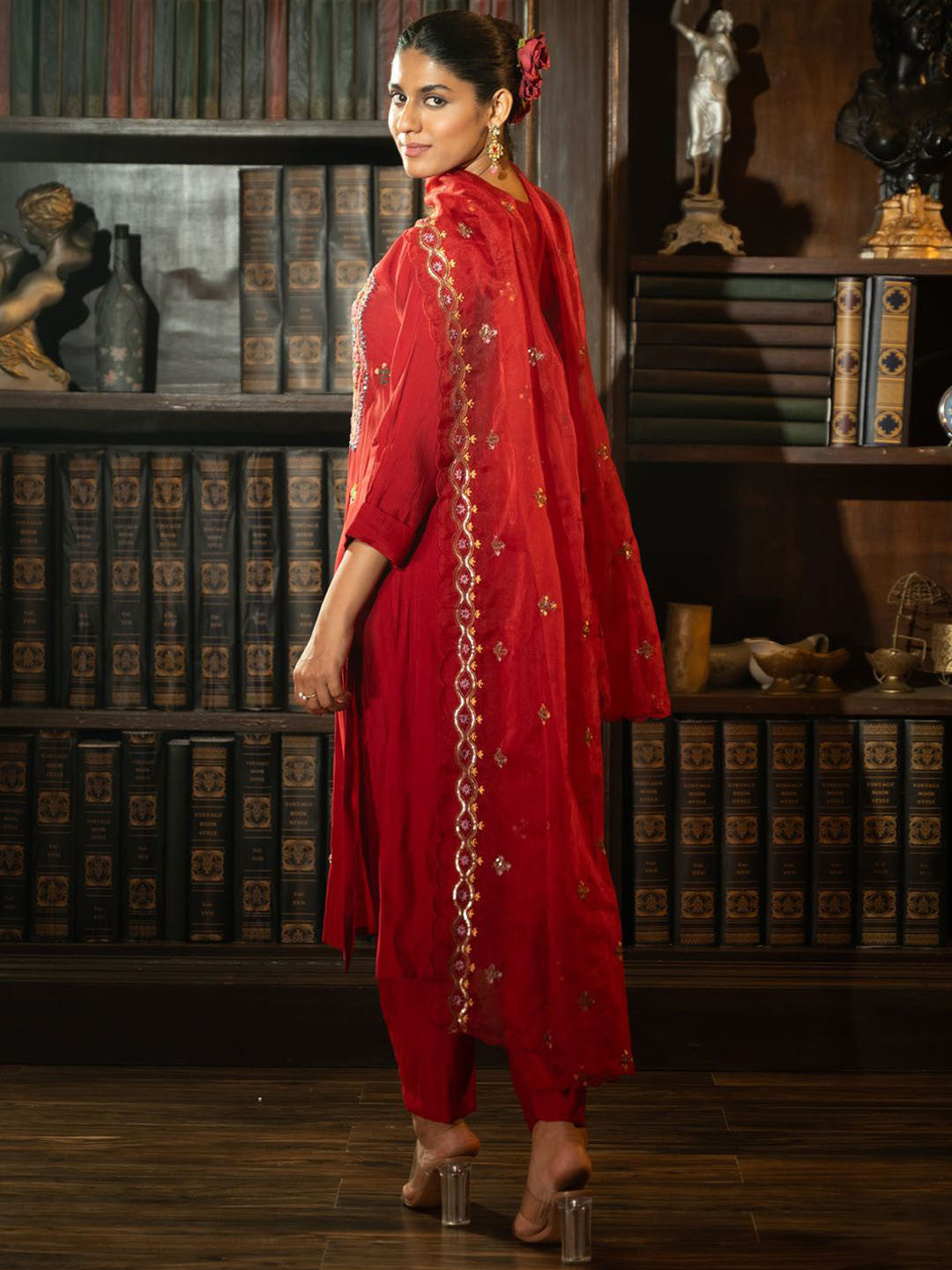 Women Floral Embroidered Regular Thread Work Kurta with Trousers & With Dupatta