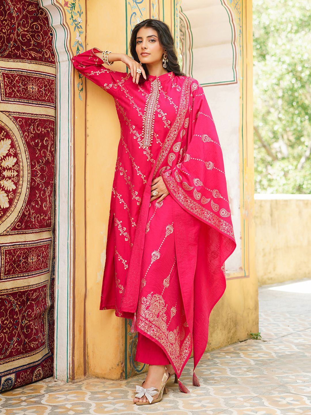 Dhiyona KL Women Floral Printed Straight Kurta with Trousers & Dupatta