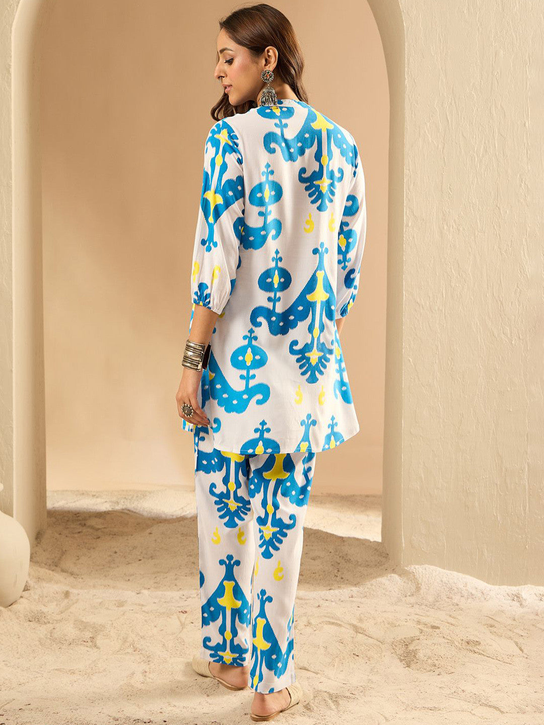 Women Printed Regular Kurta with Trousers