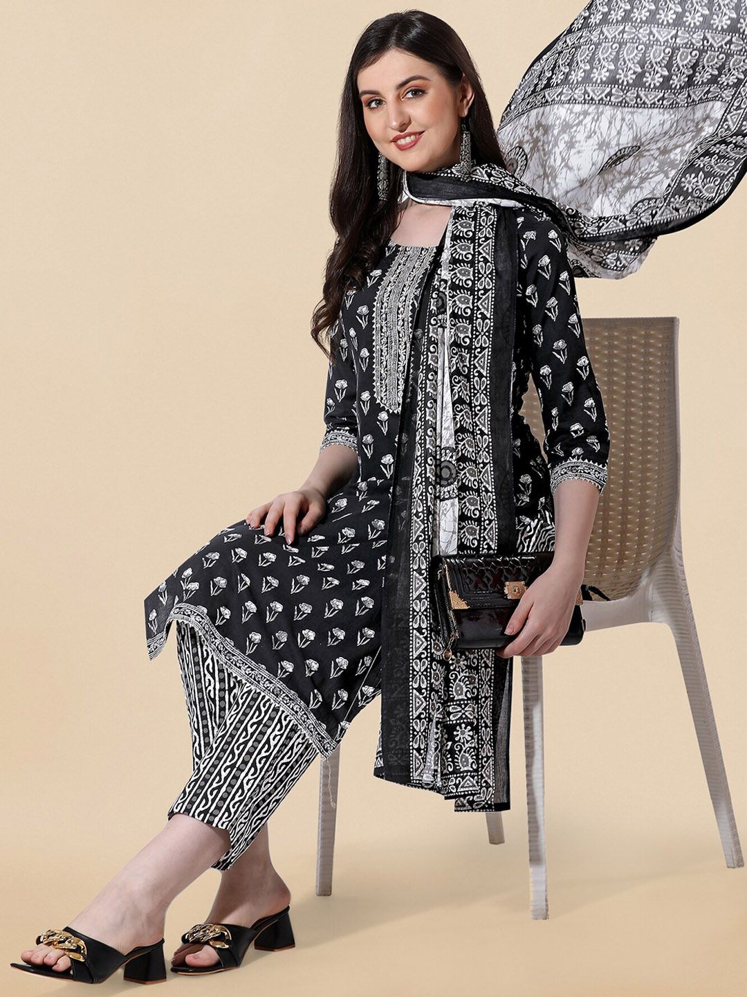 Dhiyona KL Ethnic Motifs Printed Gotta Patti Pure Cotton Kurta & Trousers With Dupatta