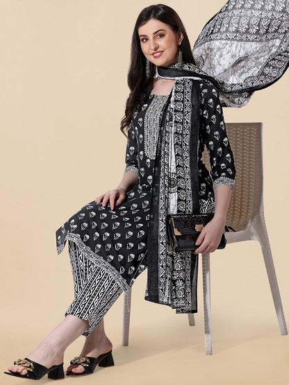 Dhiyona KL Ethnic Motifs Printed Gotta Patti Pure Cotton Kurta & Trousers With Dupatta