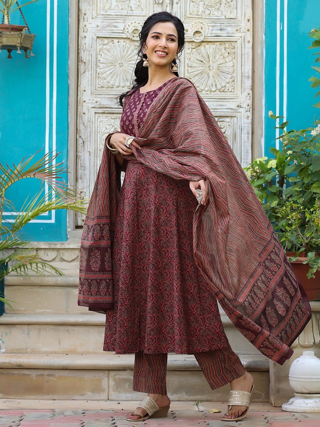 Dhiyona KL Ethnic Motifs Printed Empire Sequinned Kurta with Trousers & Dupatta