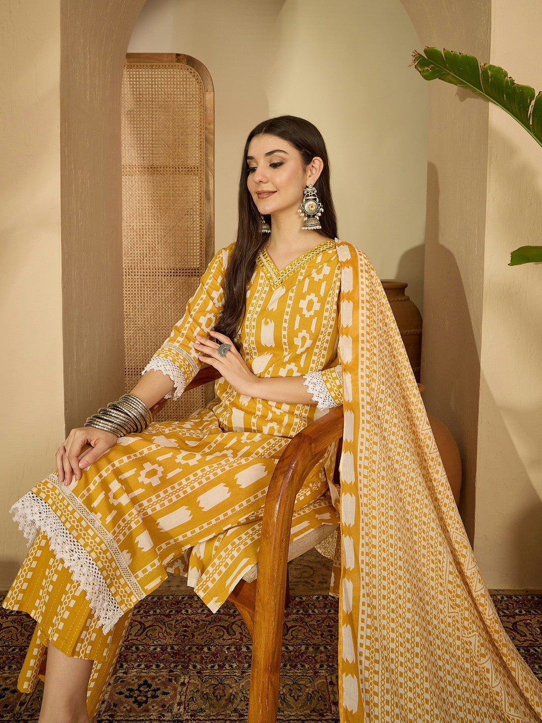 Women's Yellow & White Geometric Printed Kurta Dupatta Set
