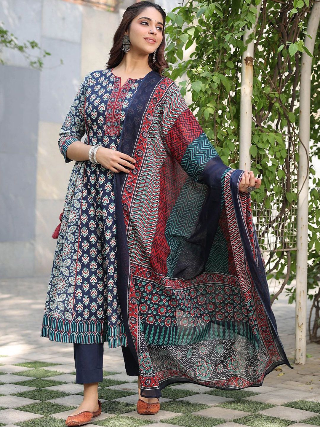 Dhiyona RR Women's Ethnic Motifs Printed Regular Beads and Stones Pure Cotton Kurta with Trousers & With