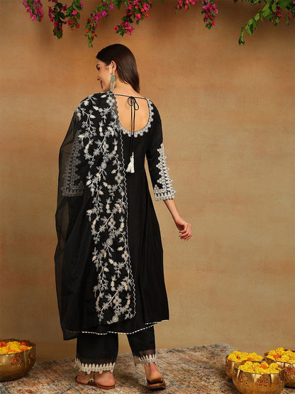 Dhiyona KL Rpund Neck Thread Work Anarkali Kurta with Palazzos & Dupatta