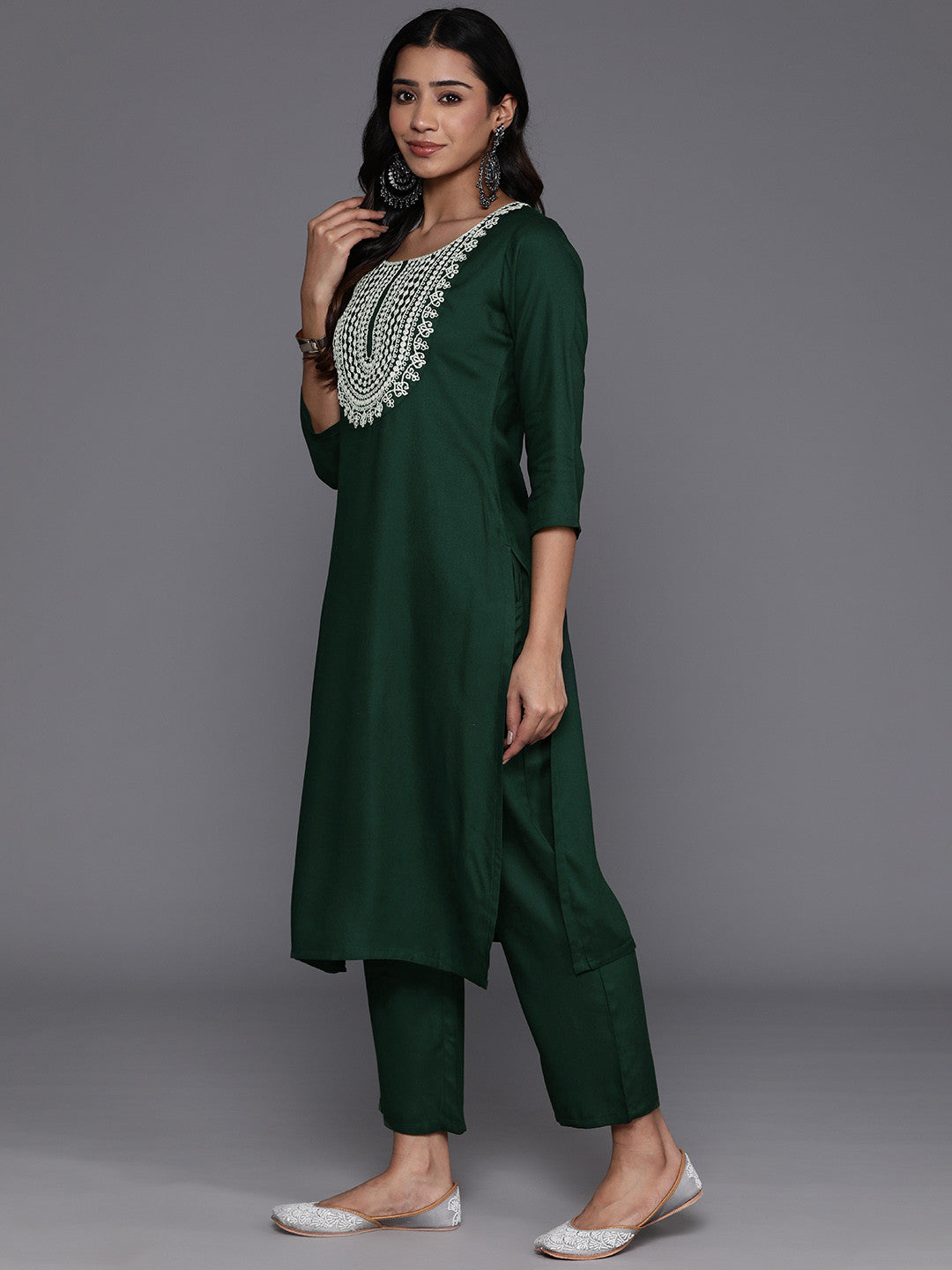 Women Floral Yoke Design Regular Thread Work Kurta with Trousers