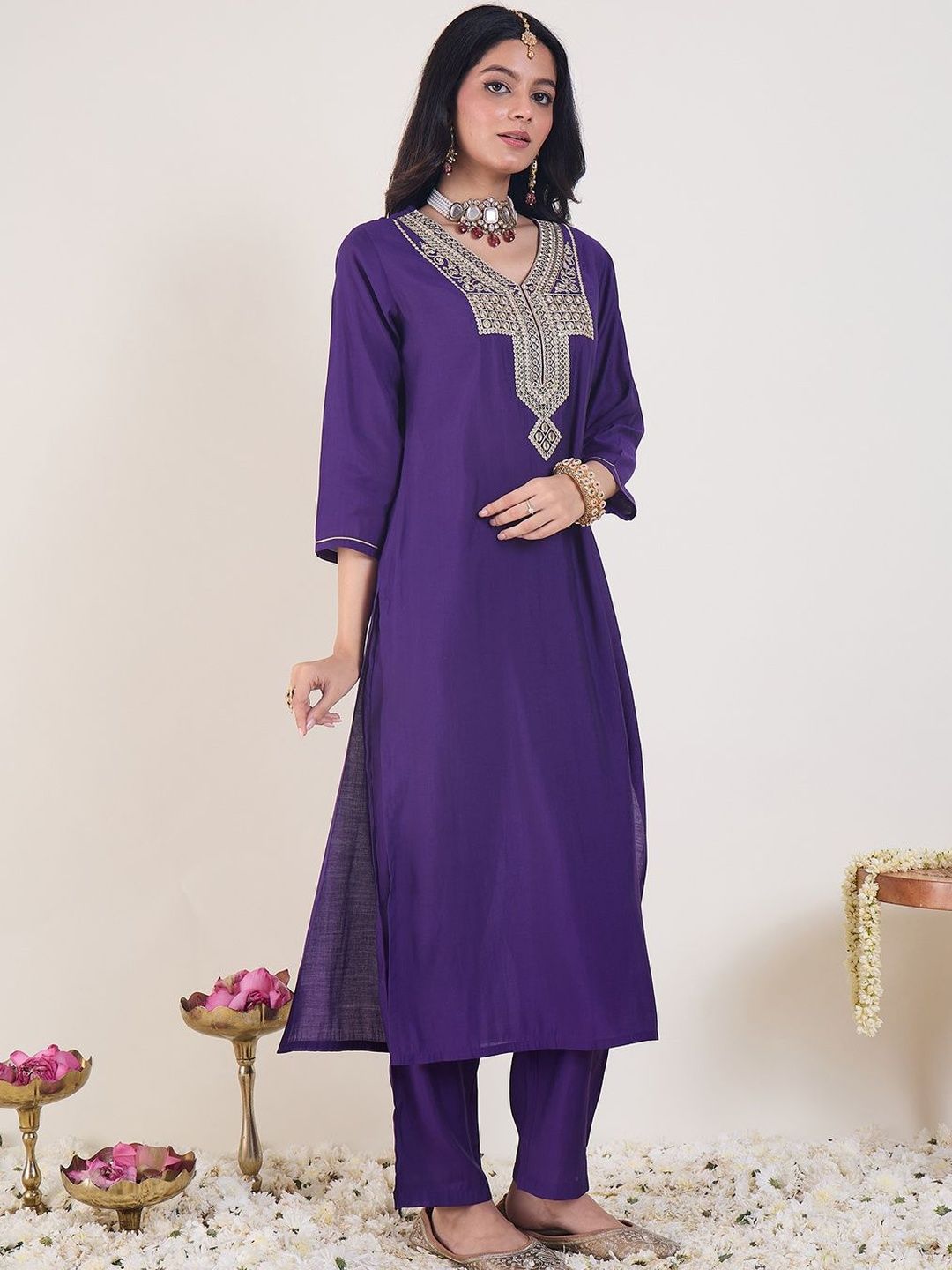 Dhiyona IE V-Neck Embroidered Tunic With Trousers