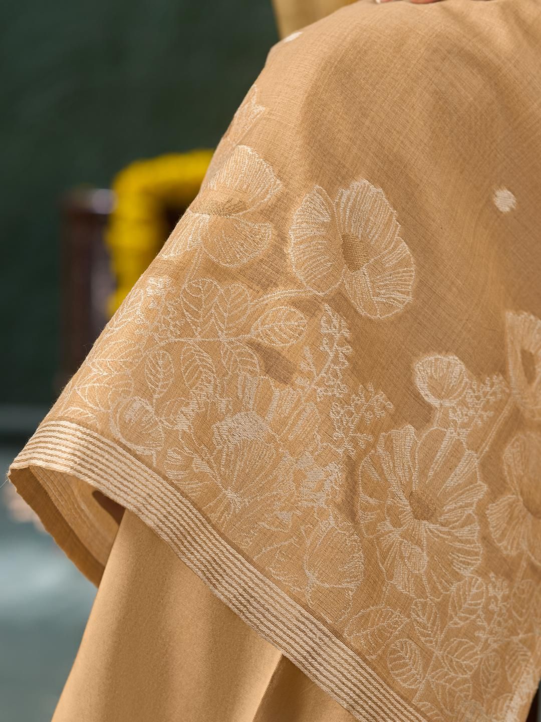 Dhiyona KL Women Ethnic Motifs Thread Work Kurta And Palazzos & With Dupatta