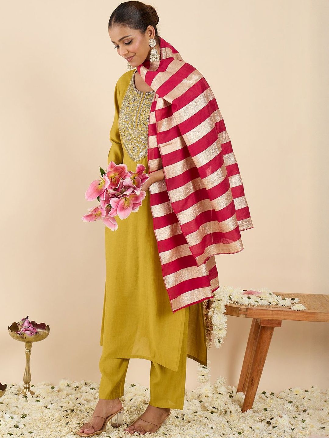Dhiyona IE Women Ethnic Motifs Embroidered Regular Thread Work Kurta with Trousers & With Dupatta