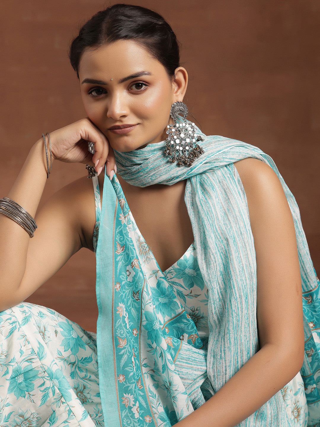 Women Floral Printed Tiered Kurti with Trousers & With Dupatta