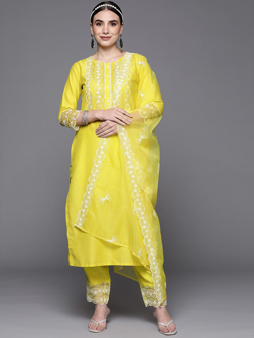 Dhiyona IE Women Ethnic Motifs Embroidered Thread Work Kurta with Trousers & Dupatta