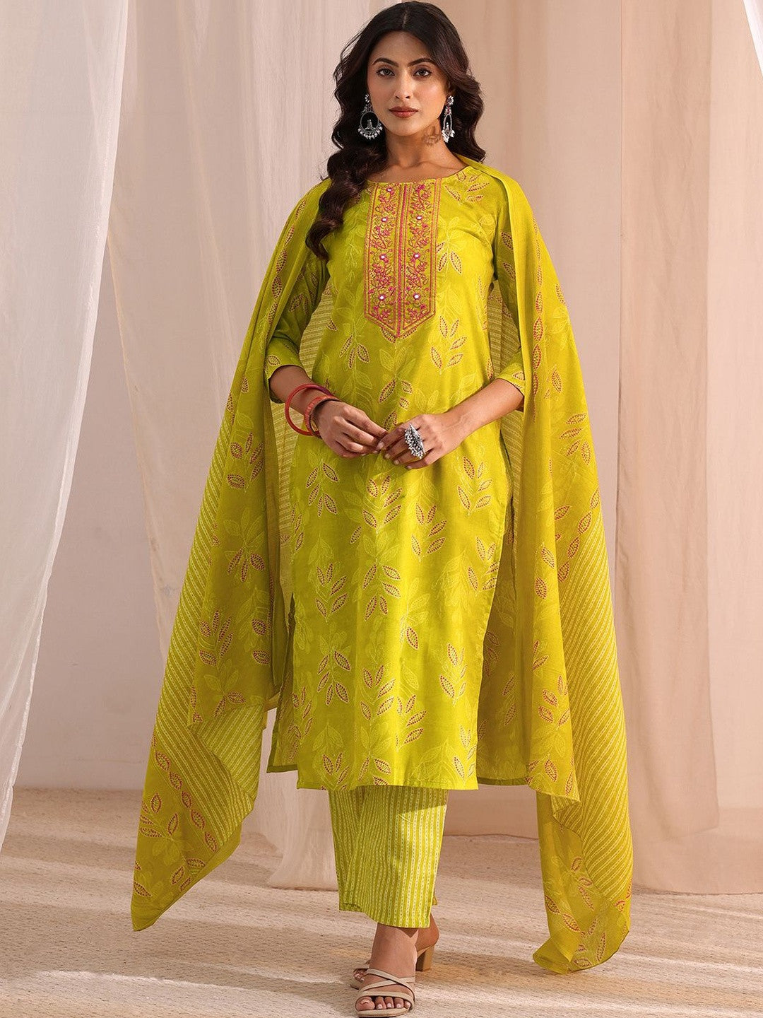 Women Ethnic Motifs Printed Regular Thread Work Kurta with Trousers & With Dupatta