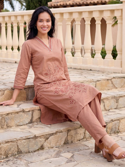 Women Ethnic Motifs Embroidered Regular Thread Work Pure Cotton Kurta with Trousers