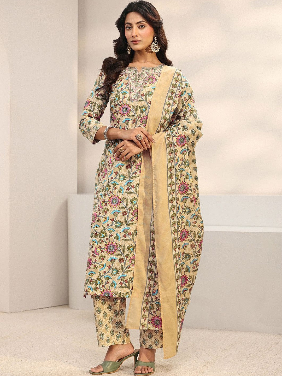 Women Floral Printed Regular Thread Work Kurta with Trousers & With Dupatta