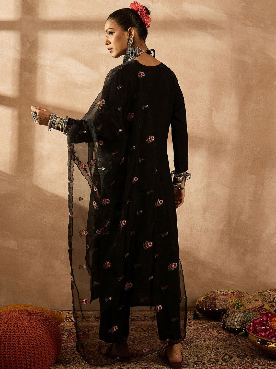 Women Floral Embroidered Regular Thread Work Kurta with Trousers & With Dupatta
