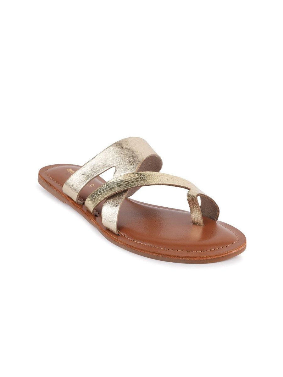 Dhiyona AK Women Textured One Toe Flats