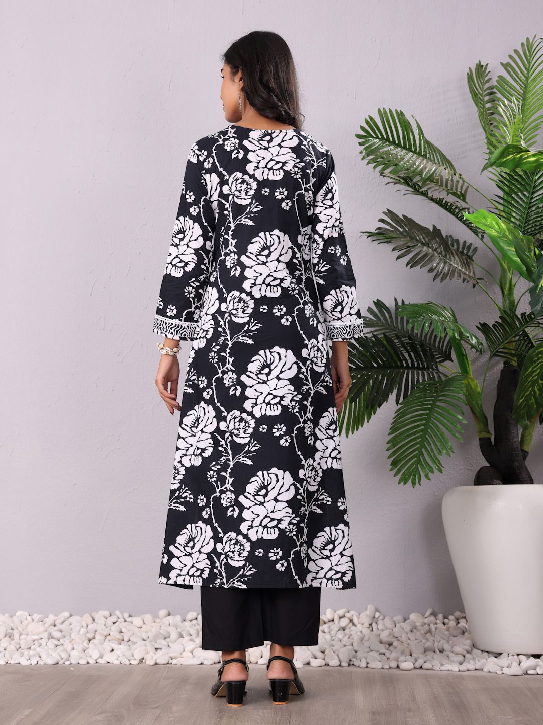 Dhiyona VA Women'sFloral Printed V-Neck Panelled Pure Cotton A-Line Kurta With Trouser