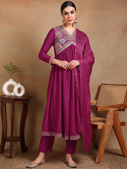 Dhiyona KL Ethnic Motifs Embroidered V-Neck Thread Work Anarkali Kurta with Trousers & Dupatta