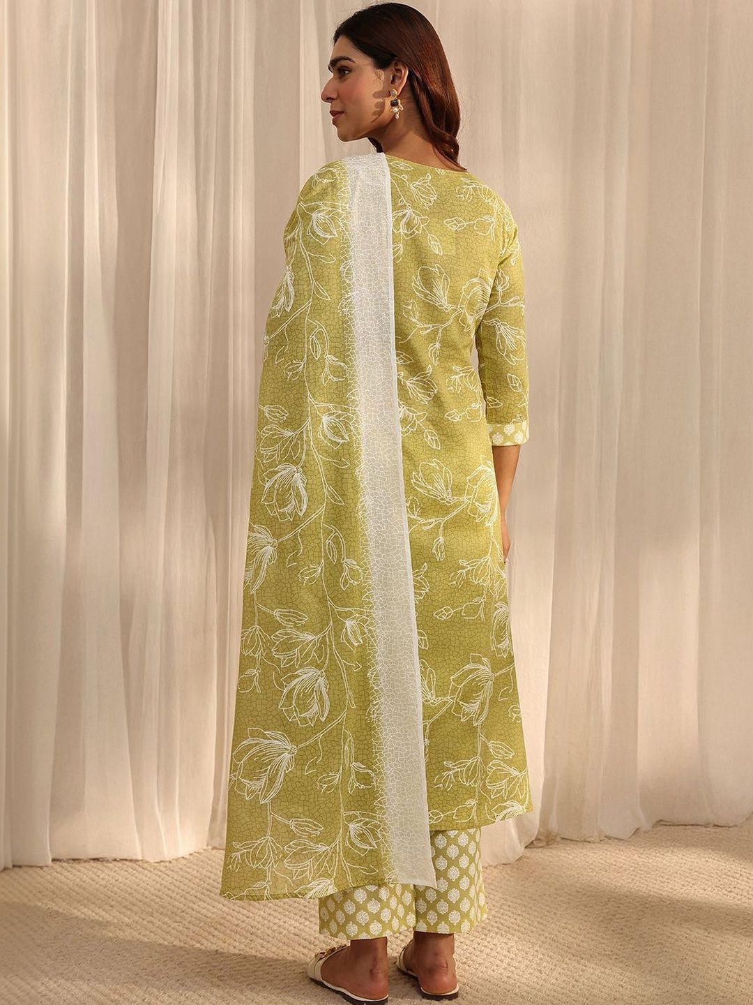 Women Floral Printed Regular Thread Work Kurta with Trousers & With Dupatta