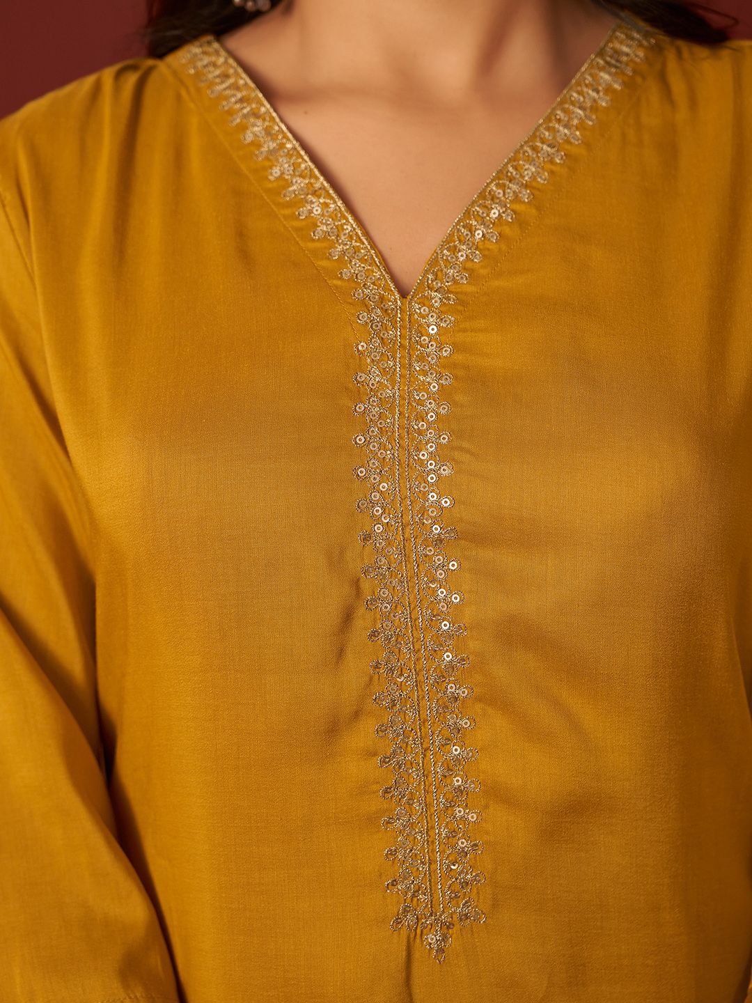 Dhiyona IE Women Ethnic Motifs Embroidered Regular Sequinned Kurta & Trousers With Dupatta
