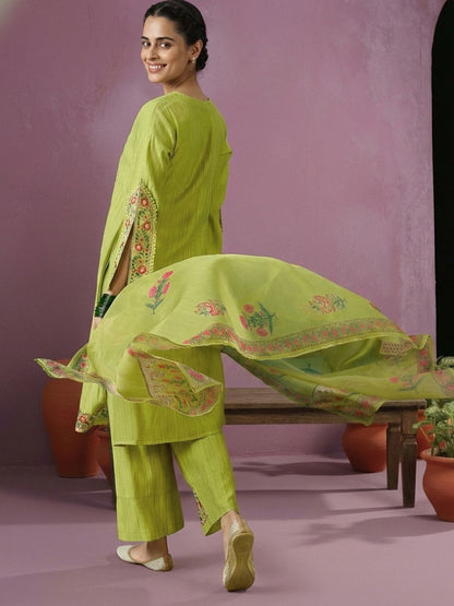 Dhiyona CH Women Floral Embroidered Regular Thread Work Kurta with Trousers & With Dupatta