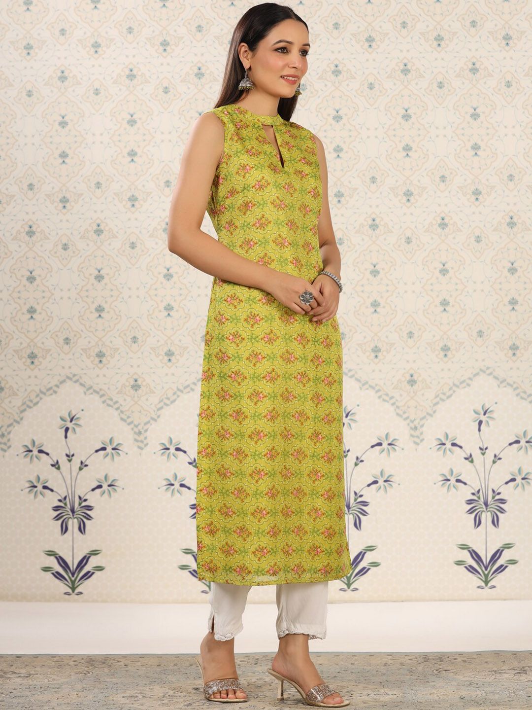 Dhiyona OD  Green Floral Printed Keyhole Neck Straight Kurta
