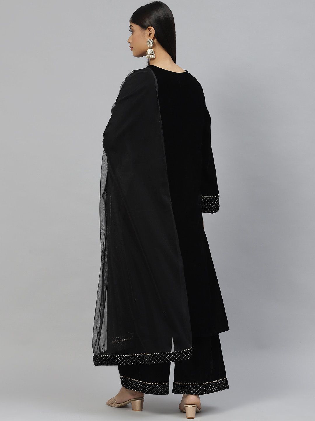 Dhiyona KL Yoke Designed Regular Sequinned Velvet Kurta with Palazzos & Dupatta