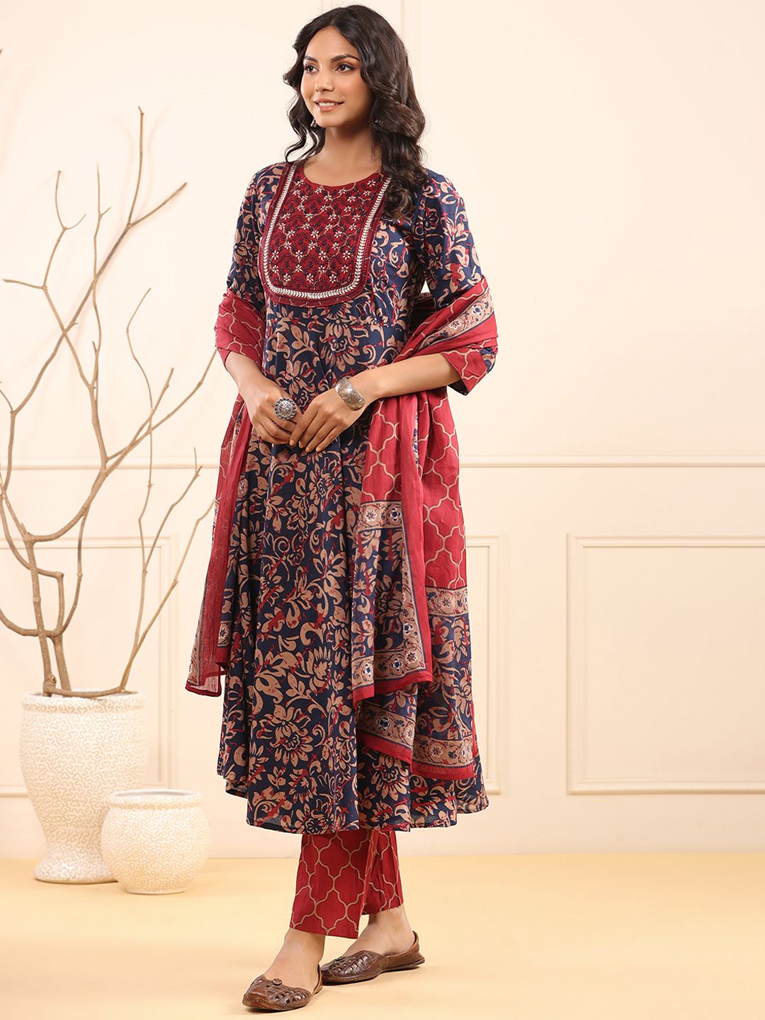 Dhiyona RR Women's Floral Embroidered Pure Cotton Kurta with Trousers & Dupatta