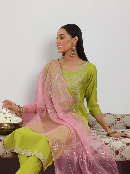 Women Floral Embroidered Gotta Patti Kurta with Trousers & With Dupatta