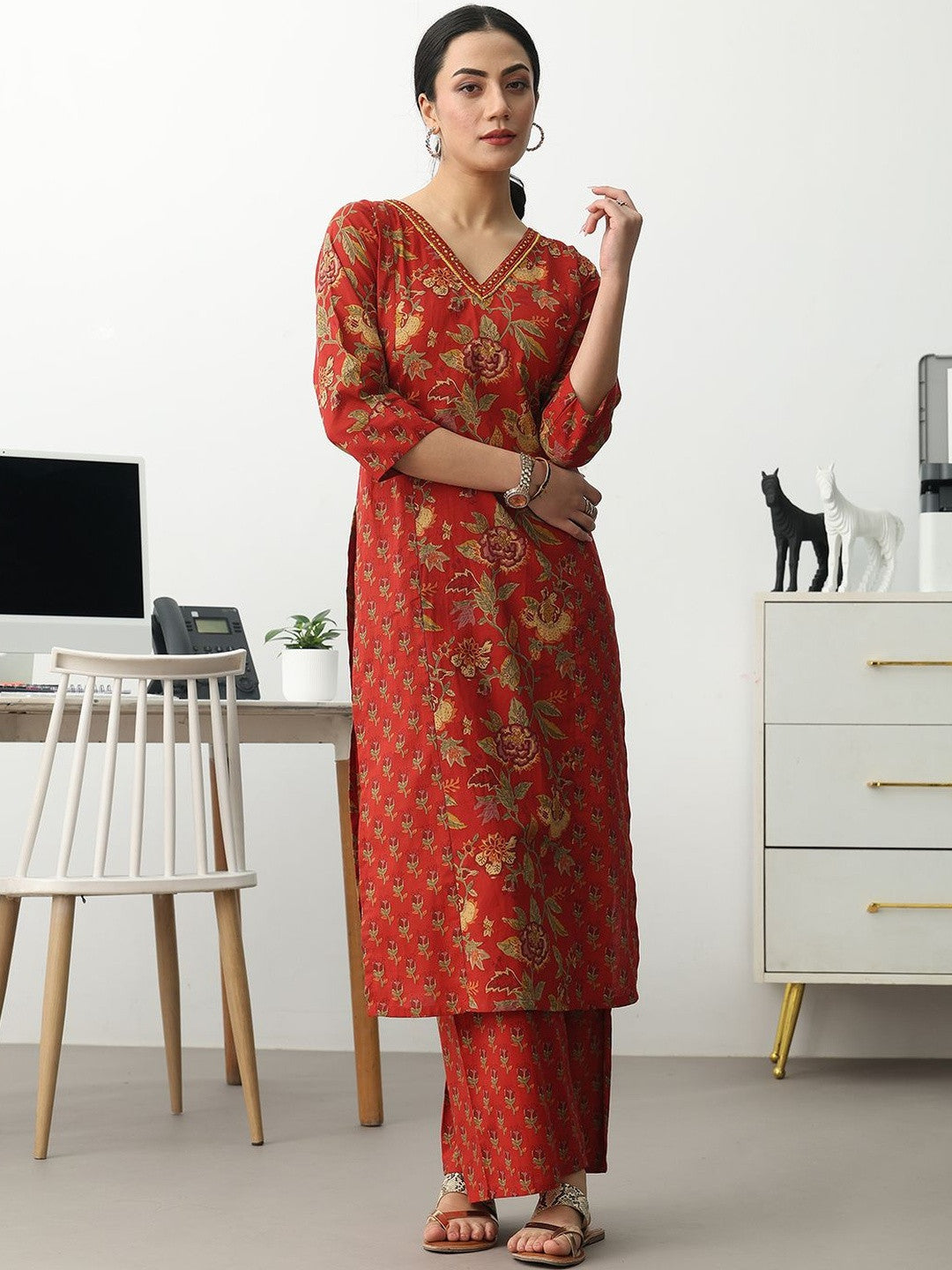 Women Floral Printed Regular Cotton Blend Kurta with Palazzos