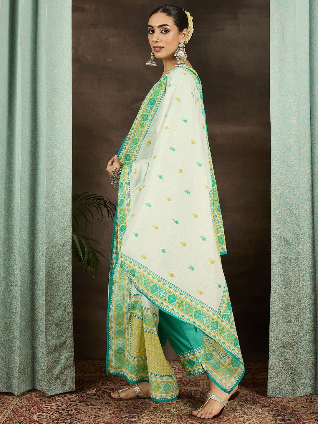 Women Floral Embroidered Regular Pure Cotton Kurta with Trousers & With Dupatta