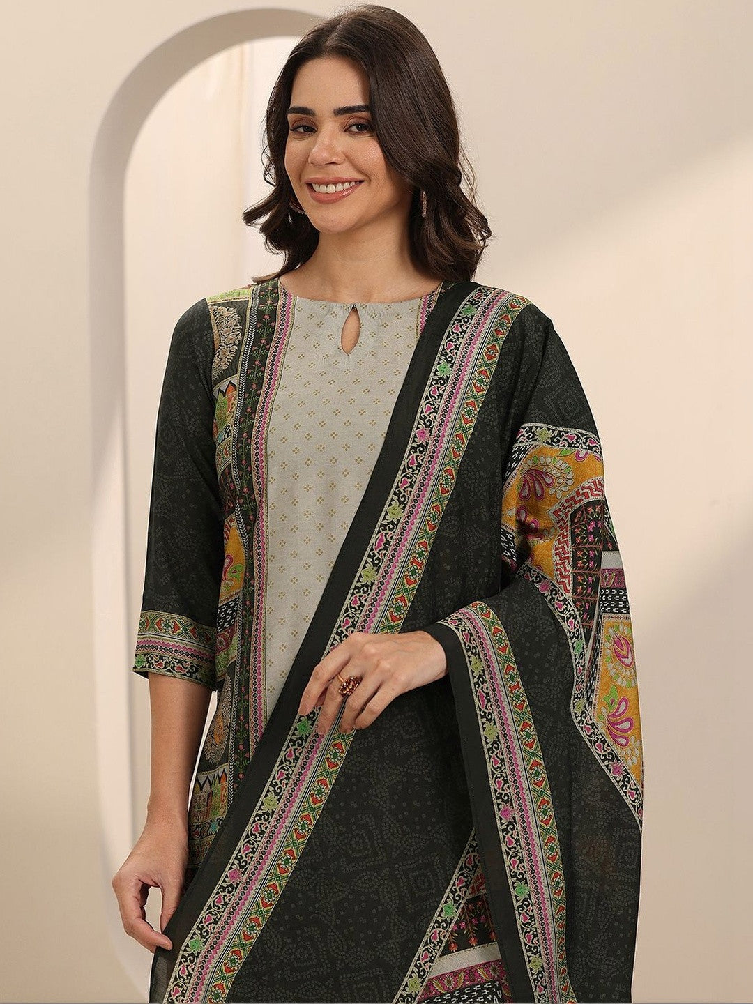 Women Ethnic Motifs Printed Regular Kurta with Trousers & With Dupatta