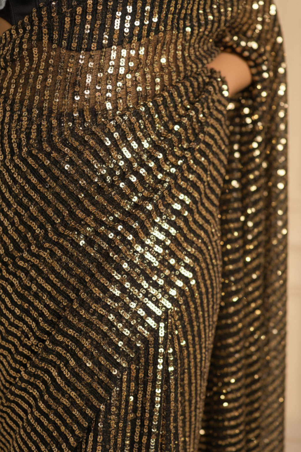 Dhiyona ST Black and Gold Knitted Sequin Saree with Blouse Fabric