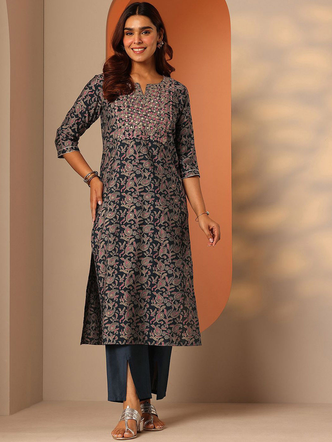 Paisley Printed Notch Neck Thread Work Straight Kurta With Trousers