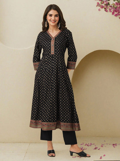 Dhiyona IS Women's Floral Printed V-Neck A-Line Kurta With Trousers