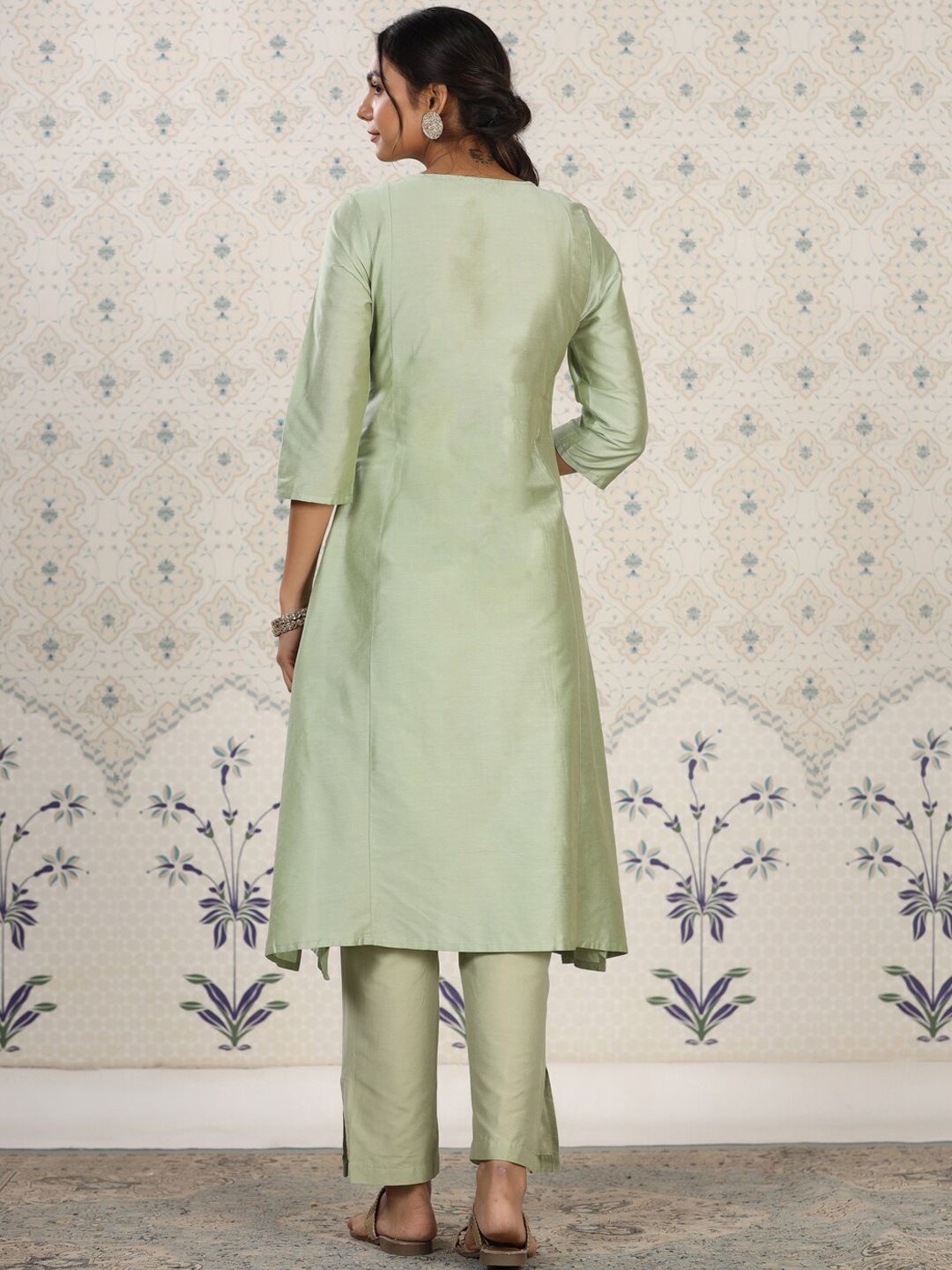 Dhiyona OD  Women Floral Thread Work Kurta