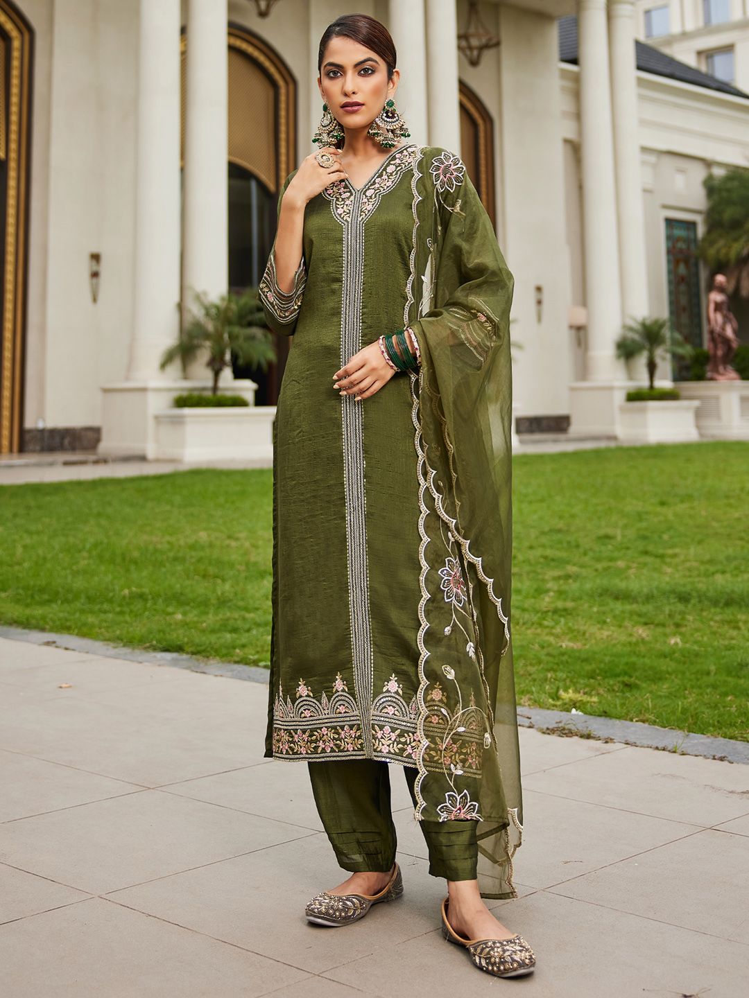 Dhiyona IE Women Floral Embroidered Regular Kurta with Trousers & With Dupatta