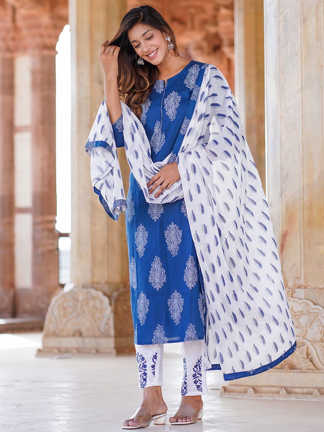 Dhiyona KL Paisley Printed Straight Kurta With Trousers & Dupatta