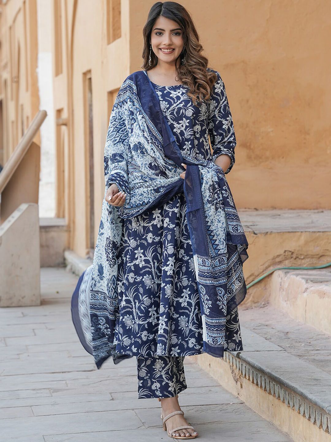 Dhiyona KL Women Floral Printed Regular Pure Cotton Kurta with Trousers & With Dupatta