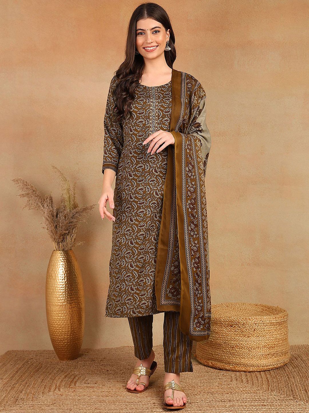 Dhiyona KL Floral Printed Thread Work Straight Kurta with Trousers & Dupatta