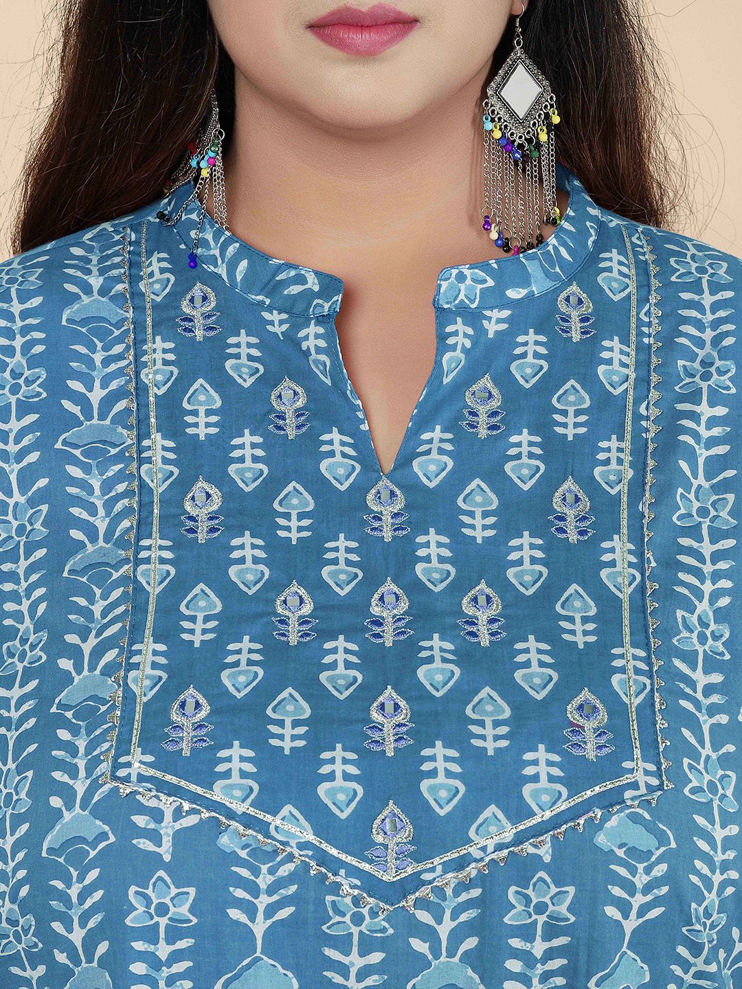 Dhiyona KL Plus Size Floral Printed Gotta Patti Pure Cotton Kurta Set & With Dupatta