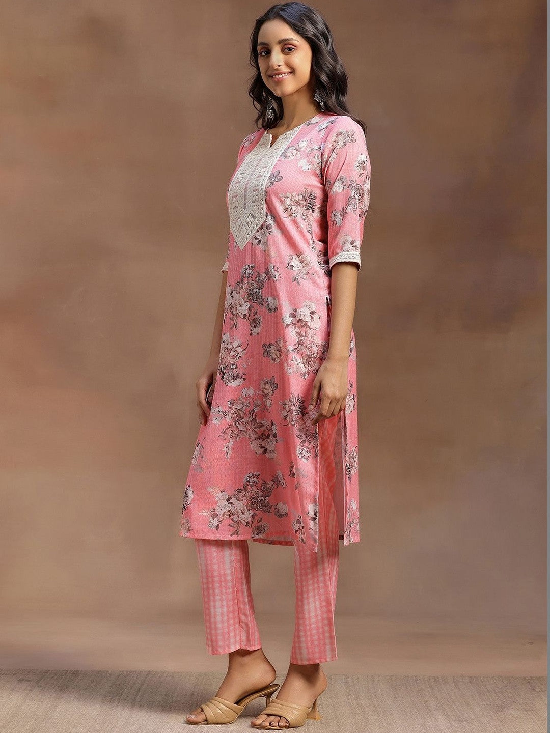 Women Floral Printed Regular Thread Work Kurta with Trousers & With Dupatta