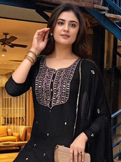 Dhiyona KL Women Ethnic Motifs Embroidered Regular Kurta with Trousers & With Dupatta