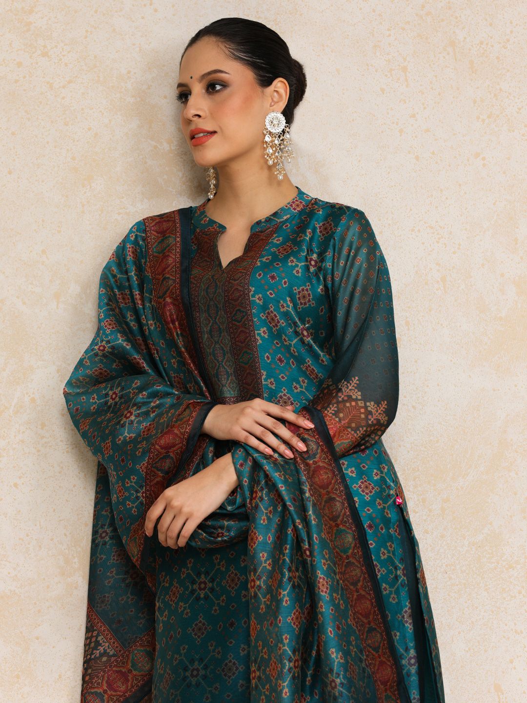 Teal Women Printed Regular Chanderi Silk Kurta with Trousers & With Dupatta