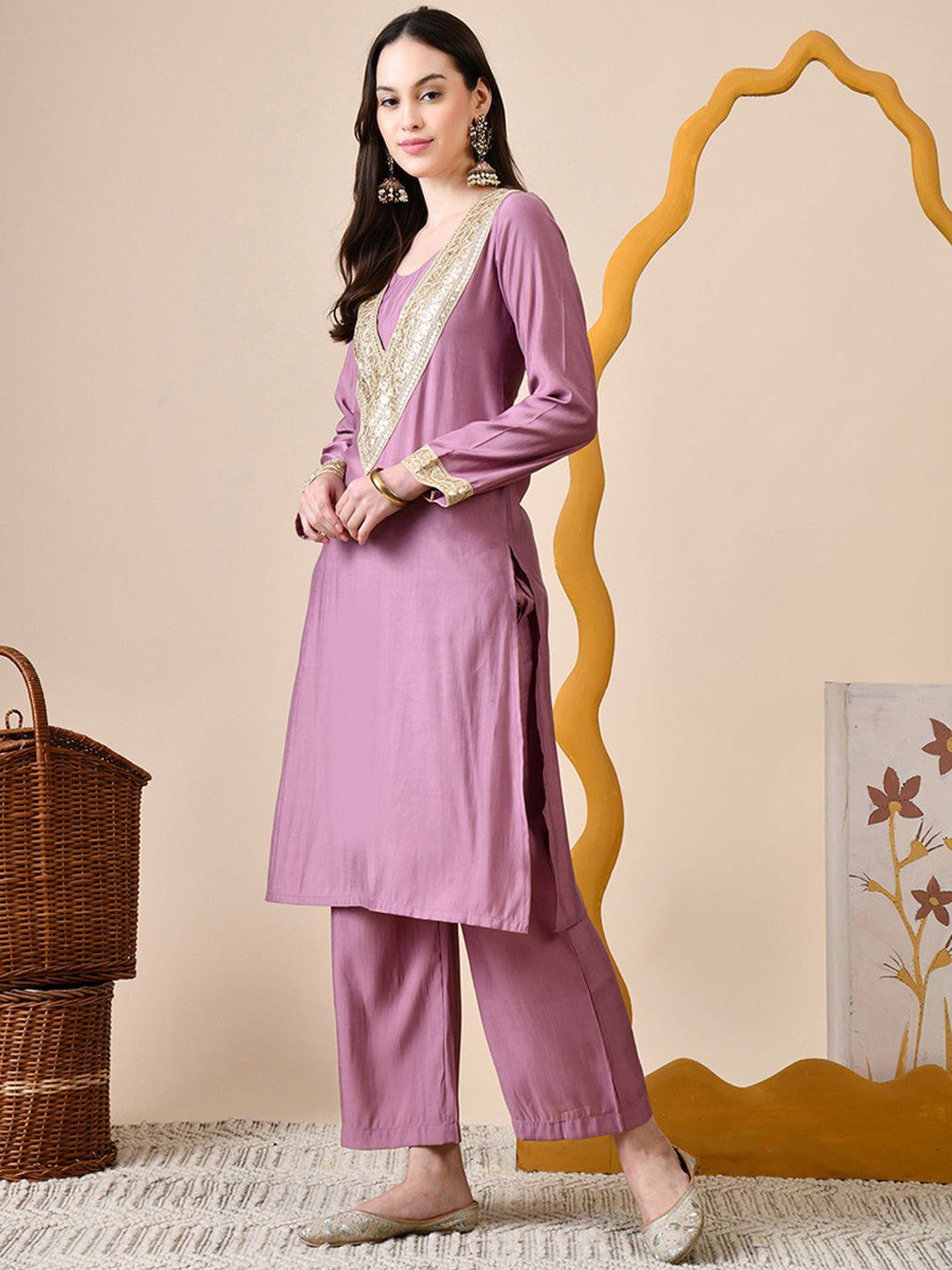 Women Embroidered Kurta with Trouser