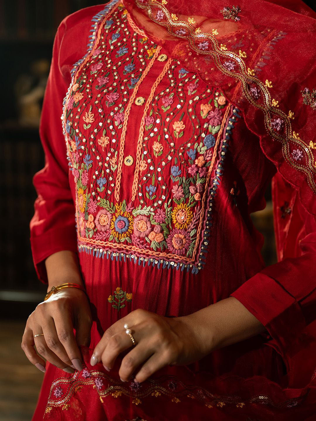 Women Floral Embroidered Regular Thread Work Kurta with Trousers & With Dupatta
