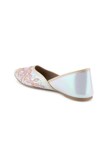 Dhiyona AK Embroidered Mojaris