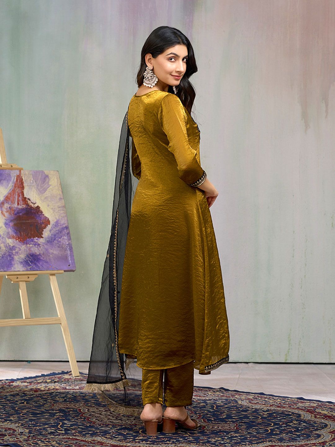 Dhiyona CH Women Floral Embroidered Regular Sequinned Kurta with Trousers & Dupatta