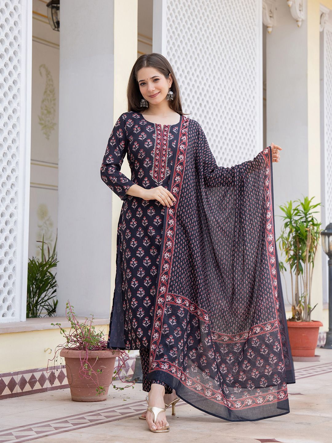 Dhiyona KL Floral Printed Round Neck Straight Kurta With Trousers & Dupatta