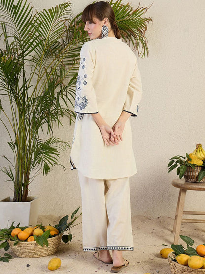 Women Ethnic Motifs Embroidered Kurta with Trousers